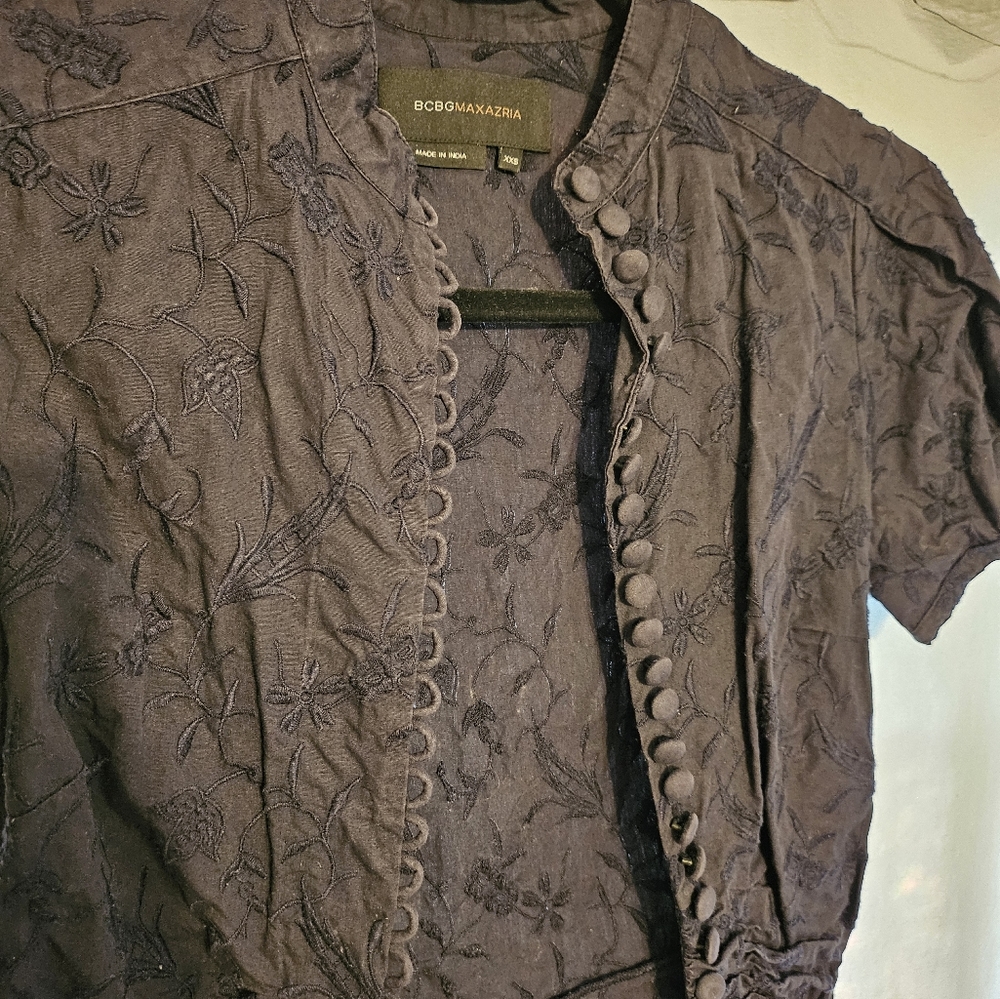 BCBGMaxAzria embroidered top with button detailing and tie - Picture 4 of 5